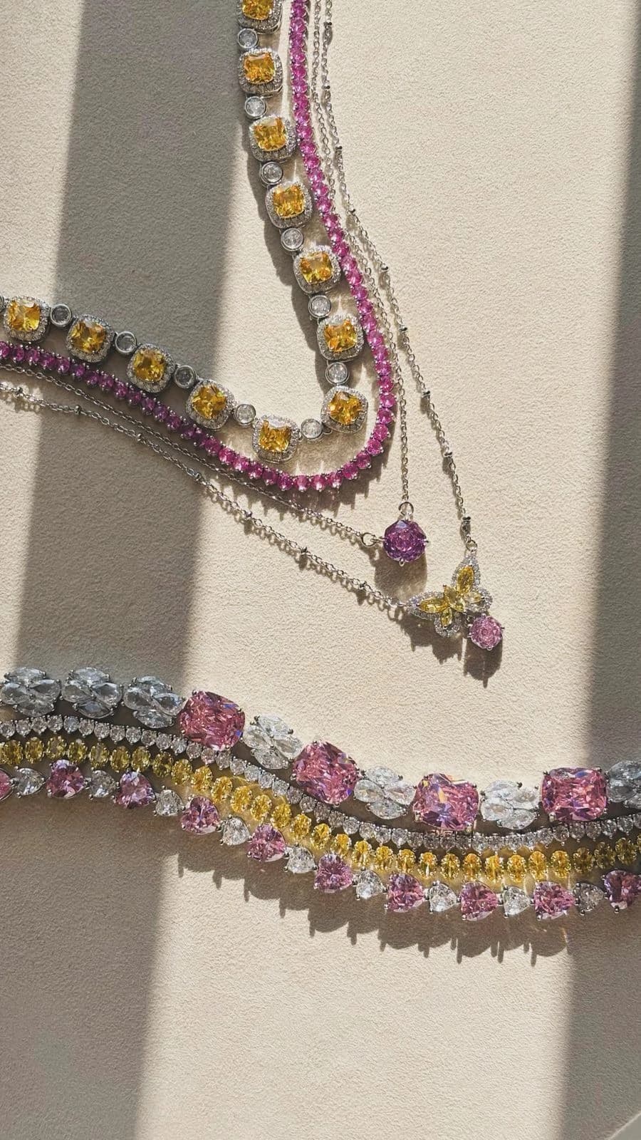 Colar Borboleta Cravejado Yellow e Rosa Lapidação Rose Cut SHEFA semijoias