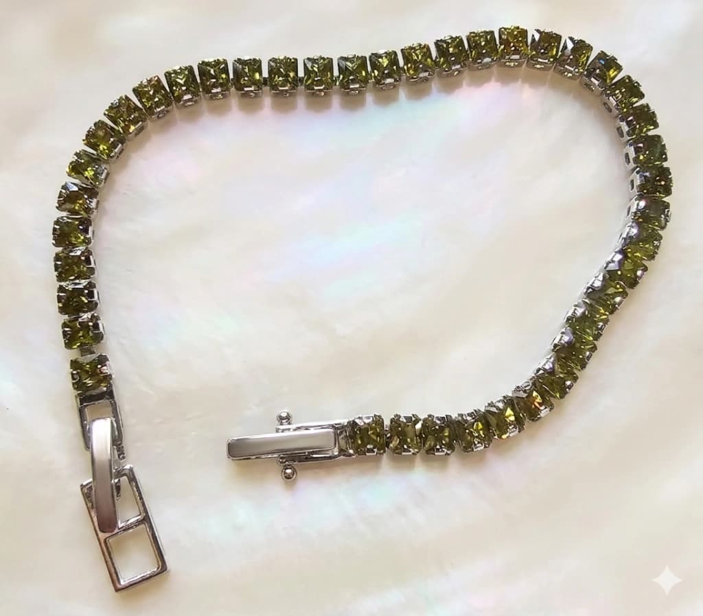 Pulseira Riviera Peridoto banhada a Ródio Branco SHEFA semijoias