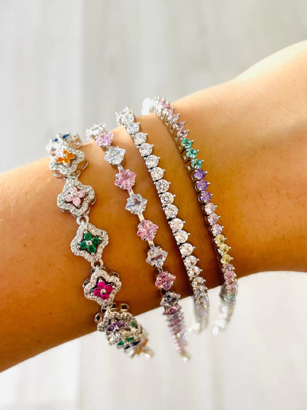 Pulseira Riviera Rosa banhada a Ródio Branco SHEFA semijoias