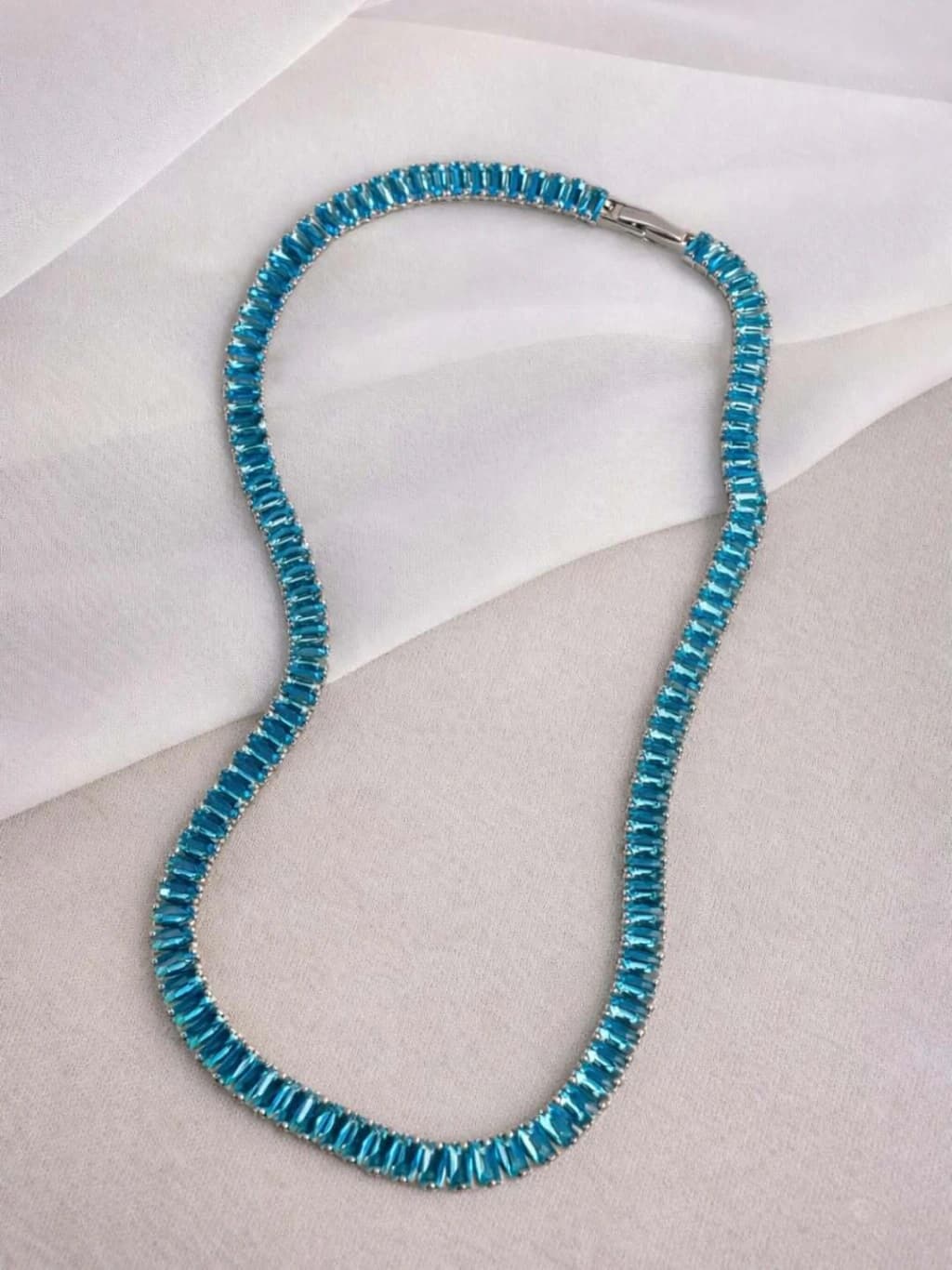 Riviera Baguete Azul Tiffany banhado a Ouro 18K e Ródio Branco SHEFA semijoias