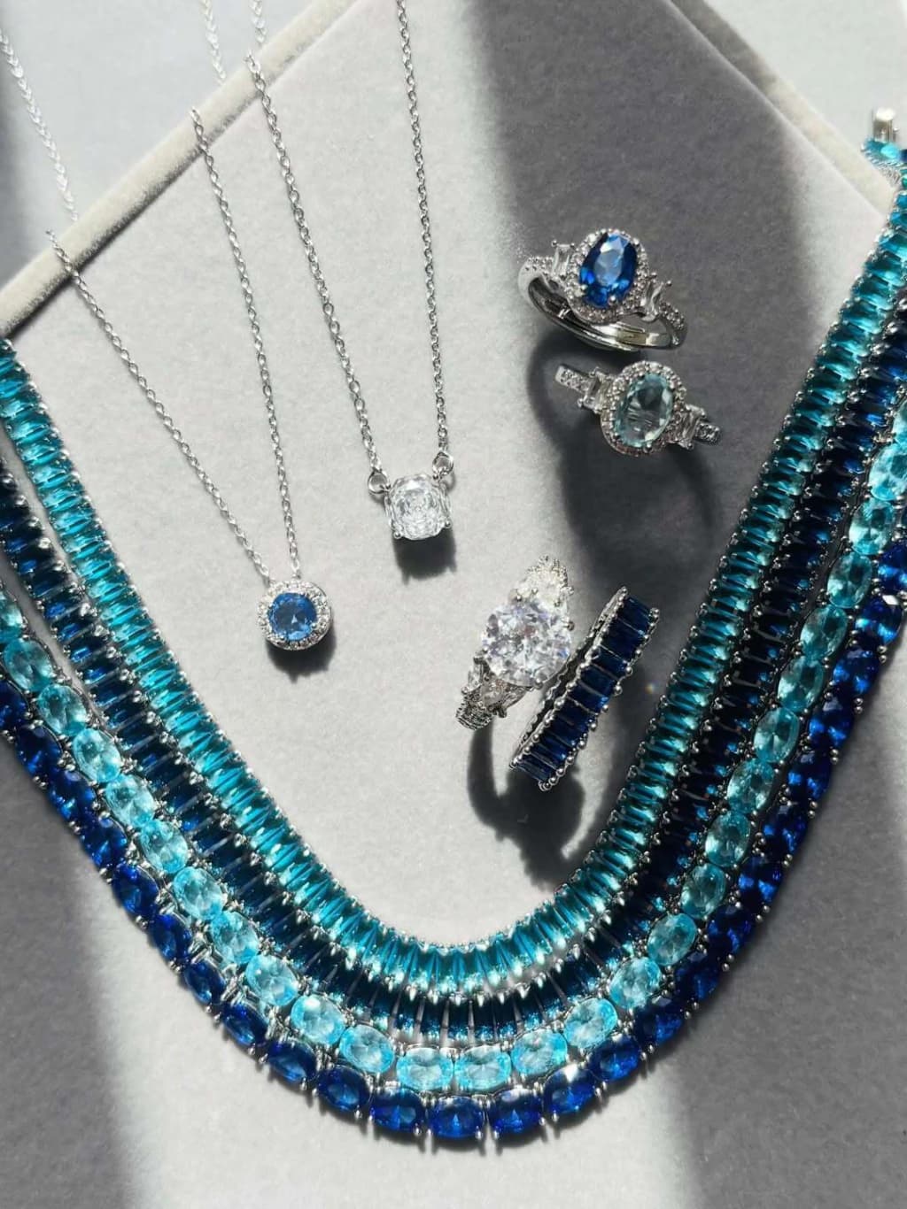 Riviera Baguete Azul Tiffany banhado a Ouro 18K e Ródio Branco SHEFA semijoias